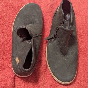 Ecco women’s soft 7 Side Zip Green Nubuk sneaker